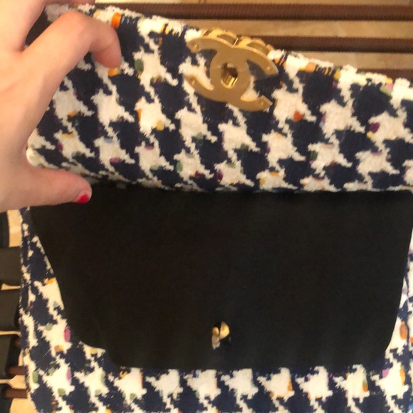 Sold! Chanel 2021 houndstooth 19 bag - Picture 6 of 11